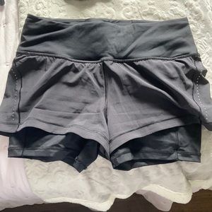 black lululemon shorts